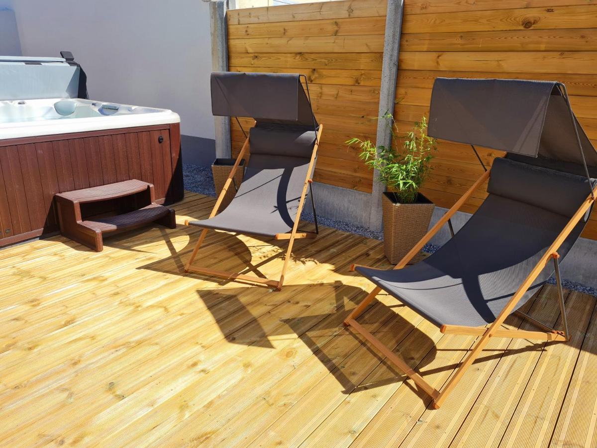 A Fleur De Spa : Maison Chaleureuse Avec Spa Privatif Et Billard. Coulogne エクステリア 写真