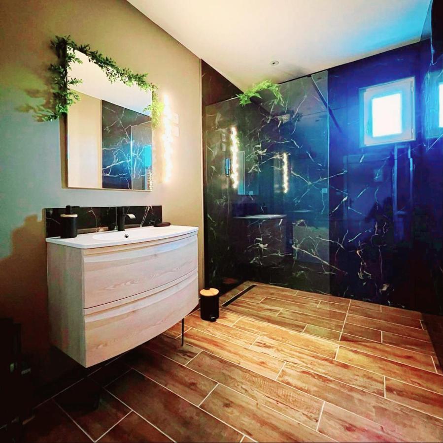 A Fleur De Spa : Maison Chaleureuse Avec Spa Privatif Et Billard. Coulogne エクステリア 写真