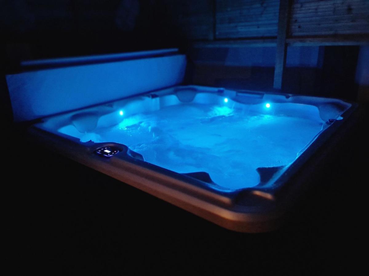 A Fleur De Spa : Maison Chaleureuse Avec Spa Privatif Et Billard. Coulogne エクステリア 写真