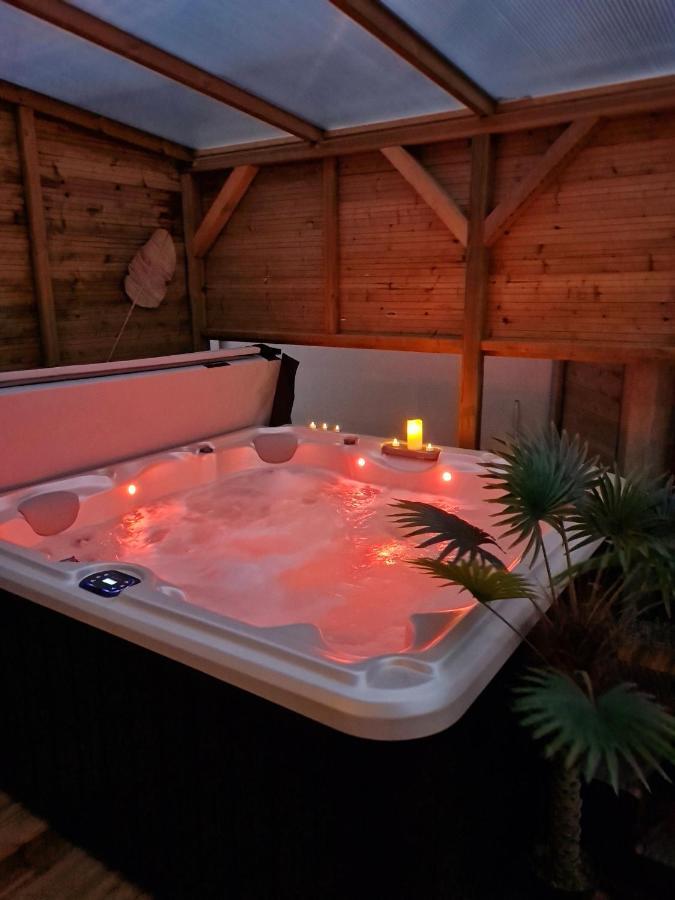 A Fleur De Spa : Maison Chaleureuse Avec Spa Privatif Et Billard. Coulogne エクステリア 写真