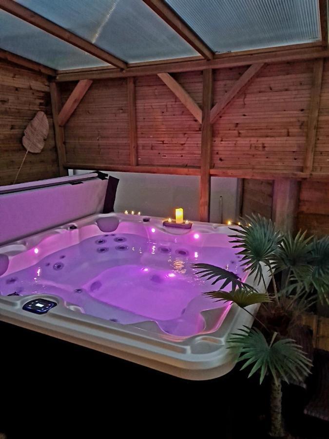 A Fleur De Spa : Maison Chaleureuse Avec Spa Privatif Et Billard. Coulogne エクステリア 写真